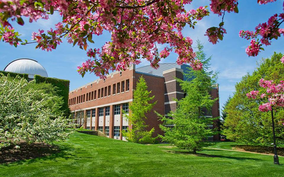 Illinois Wesleyan University - Unigo.com